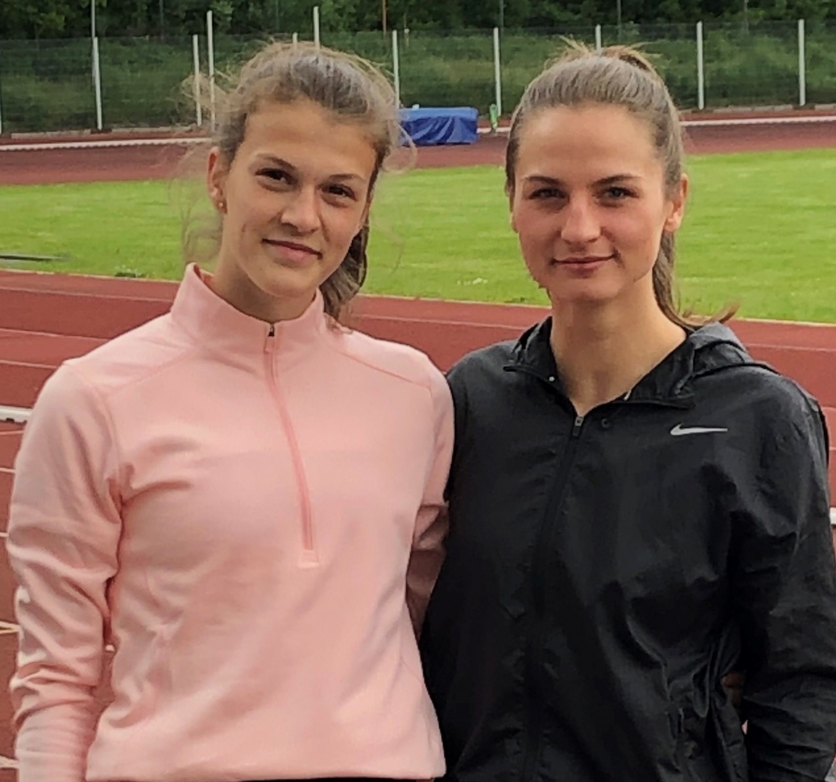 Jana Piškulová a Mirka Hanzalíková po rekordech na 200m. Břeclav 29.05.2021