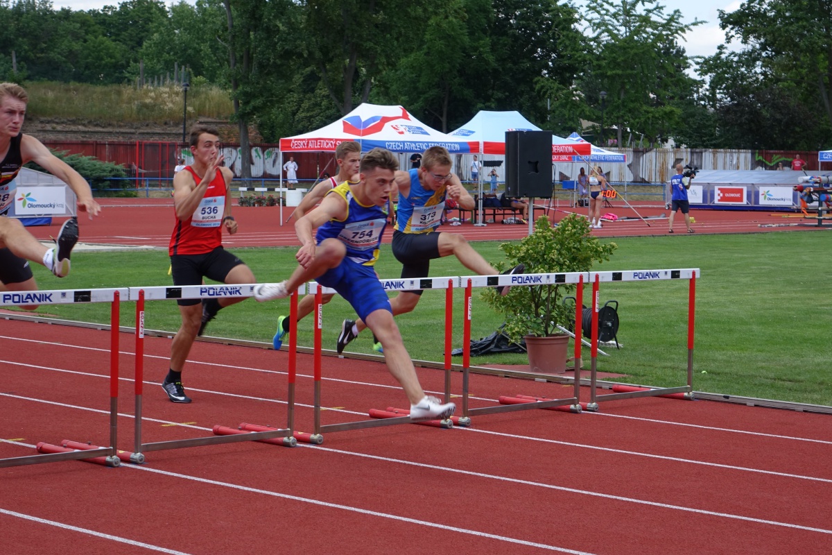 Tomáš Oberndorfer rozběh 110m př. MČR Olomouc