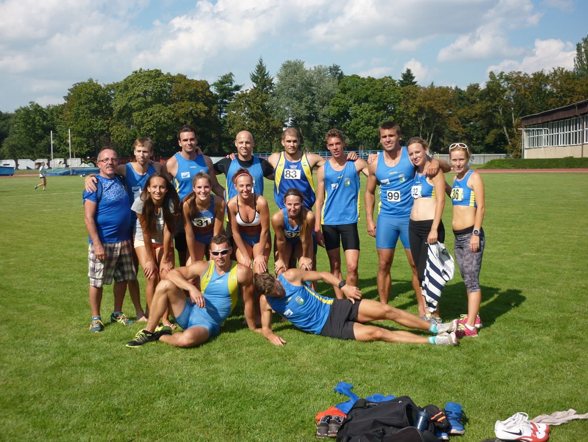 Společné foto mužů a žen po 4. kole I. ligy (20. srpna 2016).