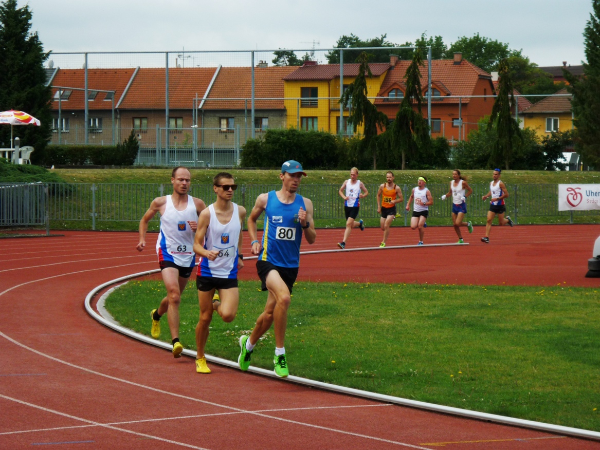 Roman Paulík při ligovém závodu na 10000m v Uherském Hradišti.
