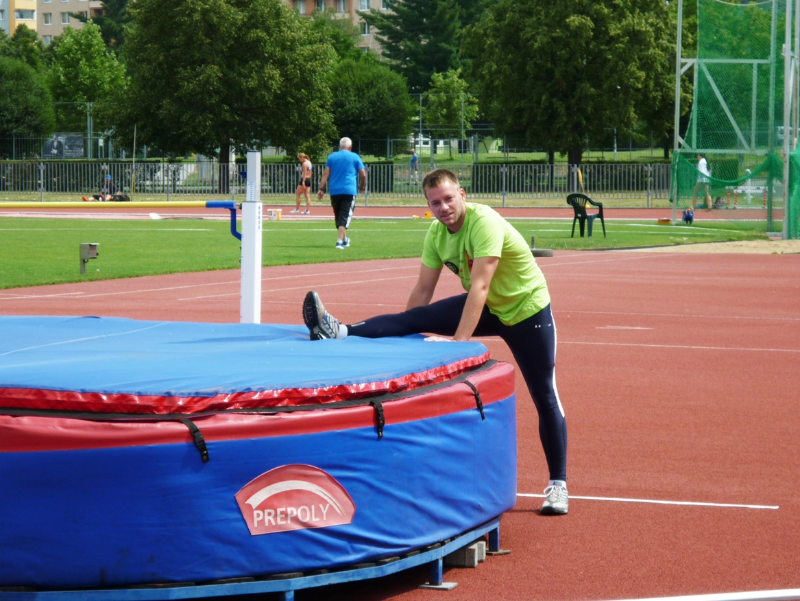 Jakub Lacina při rozcvičce v Uherském Hradišti.