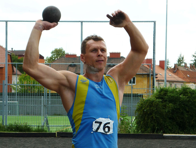 Lukáš Brenn při svém pokusu ve vrhu koulí na lize v Uherském Hradišti.