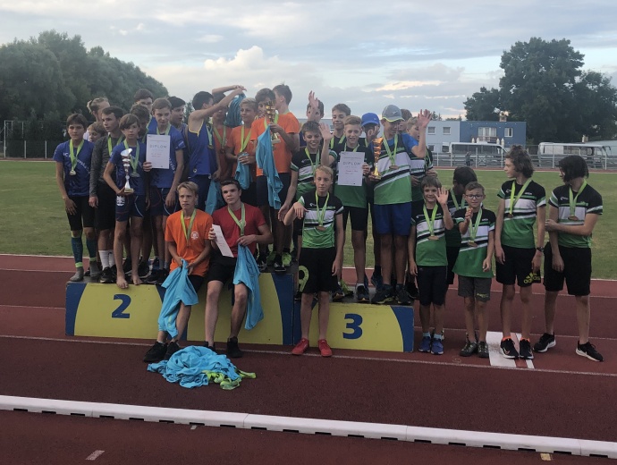 Družstvo mladších žáků po vítězství v Přeboru JMK.