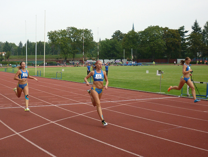 Kristýna a Jana Lánská při doběhu na 100m (4. kolo I. ligy, 20. srpna 2016)