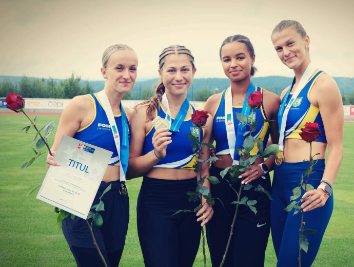 Štafeta dívek Osičková, Šímová, Mwanyolo, Piškulová