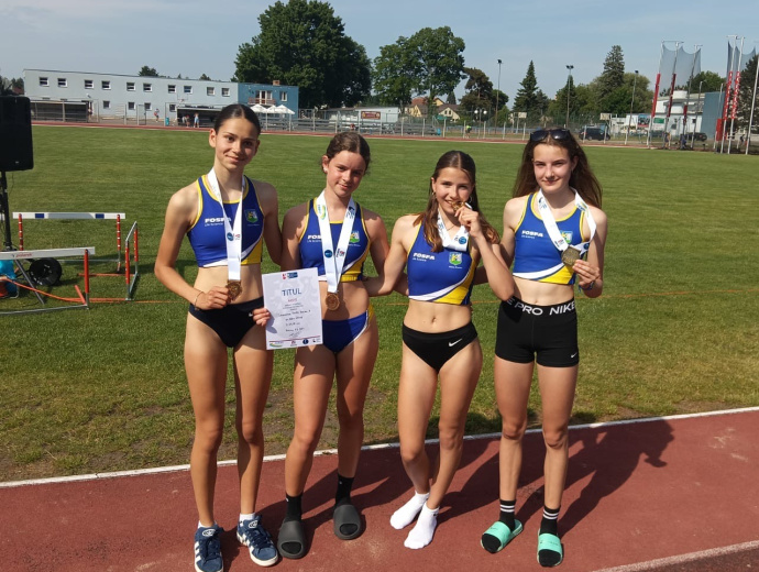 Karolína Doležalová, Tamara Mank, Eliška Zapletalová Anežka Fojtíková