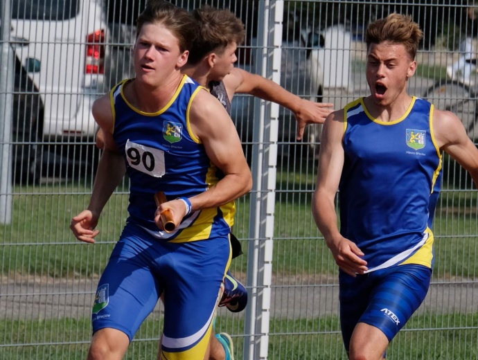 Předávka štafety Tomáš Oberndorfer Jakub Petrjanoš