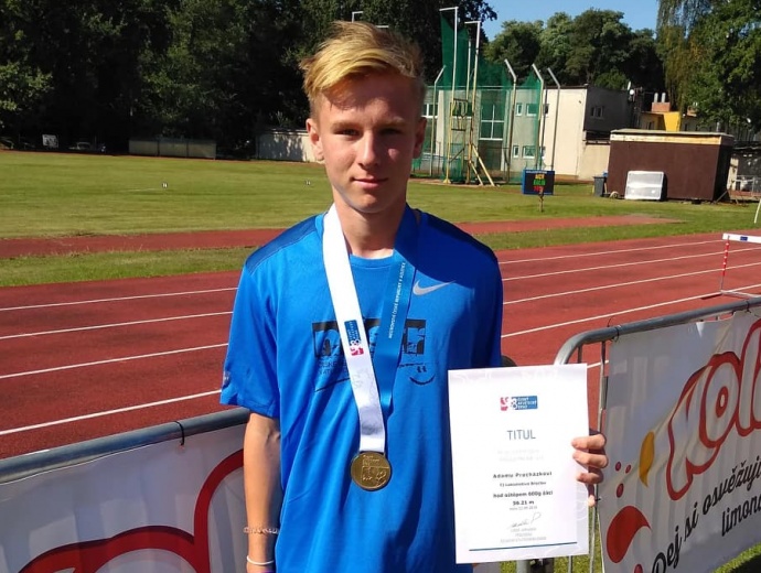 Adam Procházka po vítězství na MČR žactva 2019 v Kolíně (22. 9. 2019)