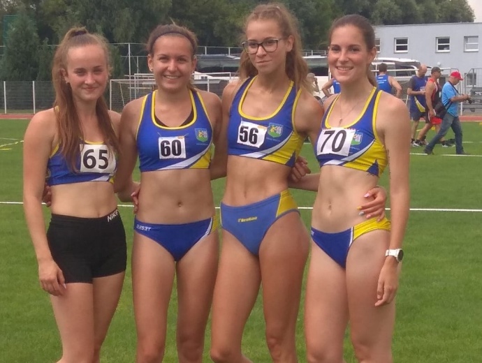 Osičková, Baránková, Mihalíková, Musilová - vítězná štafeta 4x400m