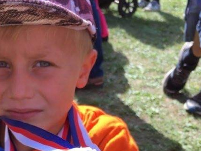 DŮLEŽITÉ!!!!!     Vzhledem k situaci budou veškeré tréninky probíhat venku, za každého počasí!   Pokud bude pršet, trénovat se bude pod tribunou.   Proto prosím! dávejte dětem oblečení dle počasí. Budeme se snažit trénink uzpůsobit počasí, aby děti neprochladly. Zároveň poprosím rodiče, aby se nezdržovali na tribuně.  Moc Vám děkujeme za pochopení